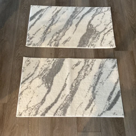 Two bath rugs NWOTs - Picture 4 of 4